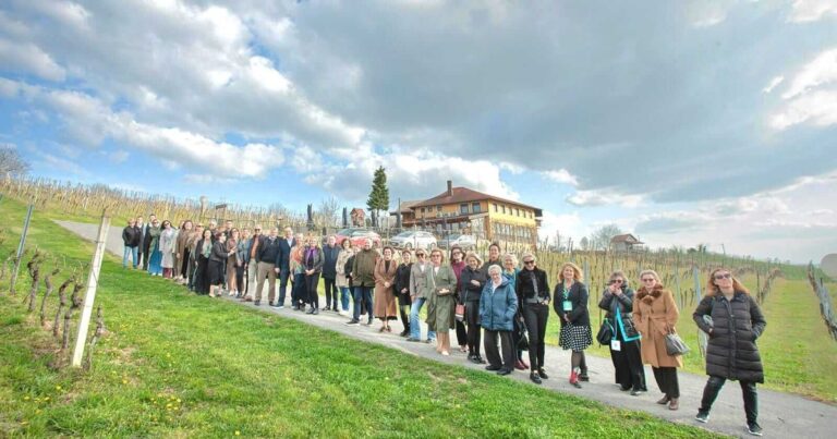 Konferencija "Turizam za budućnost" / U poseti futuristiĉkim objektima u Zelini - Hrvatska