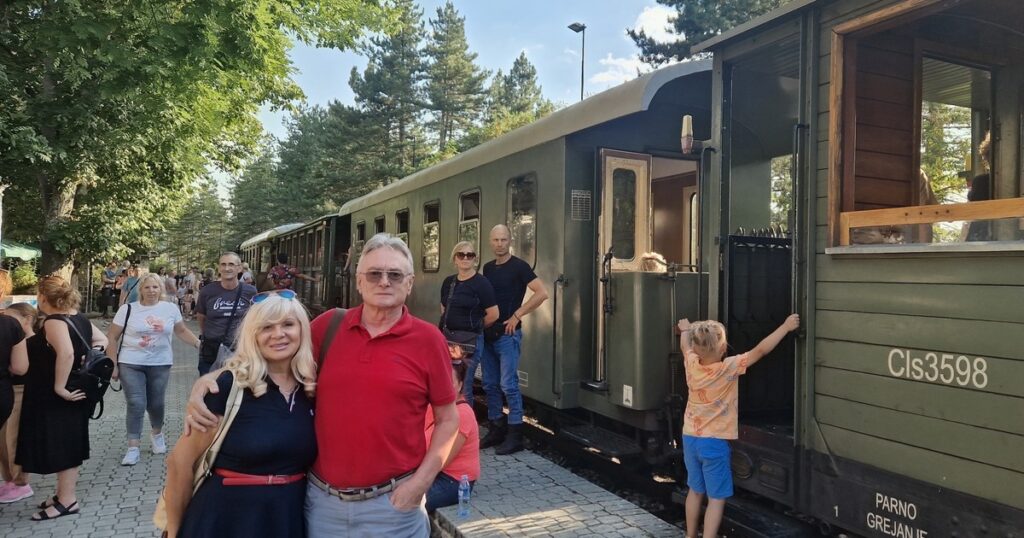 Ukrcaj u nekada popularnog "Ćiru" na Šarganskoj osmici, mokra Gora - Srbija